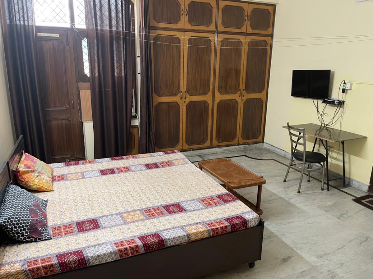 Pg in Udyog Vihar Gurgaon preview 1