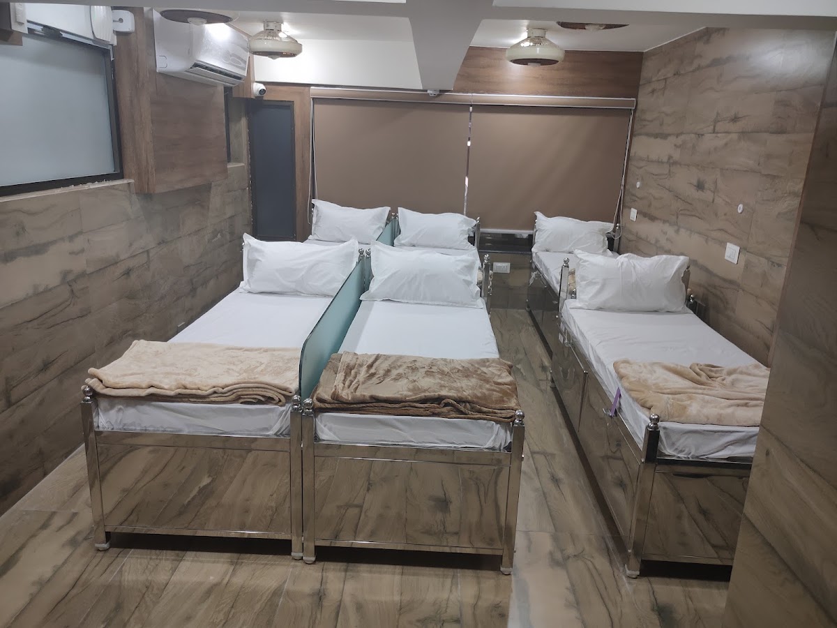 AMAN DORMITORY & GUEST HOUSE – Boys PG in Surat preview photo 1