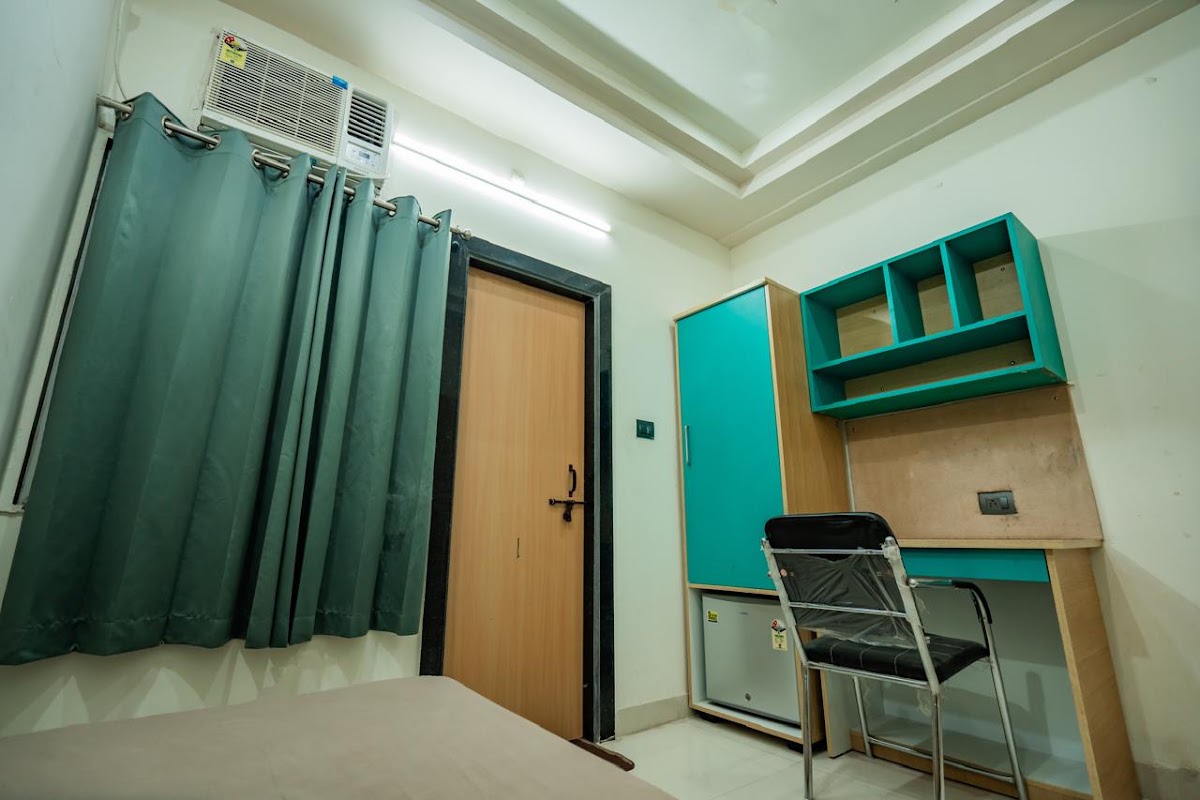 Radha Vallabham Boys Hostel | Near Allen Supath Kota – Boys PG in Kota preview photo 1