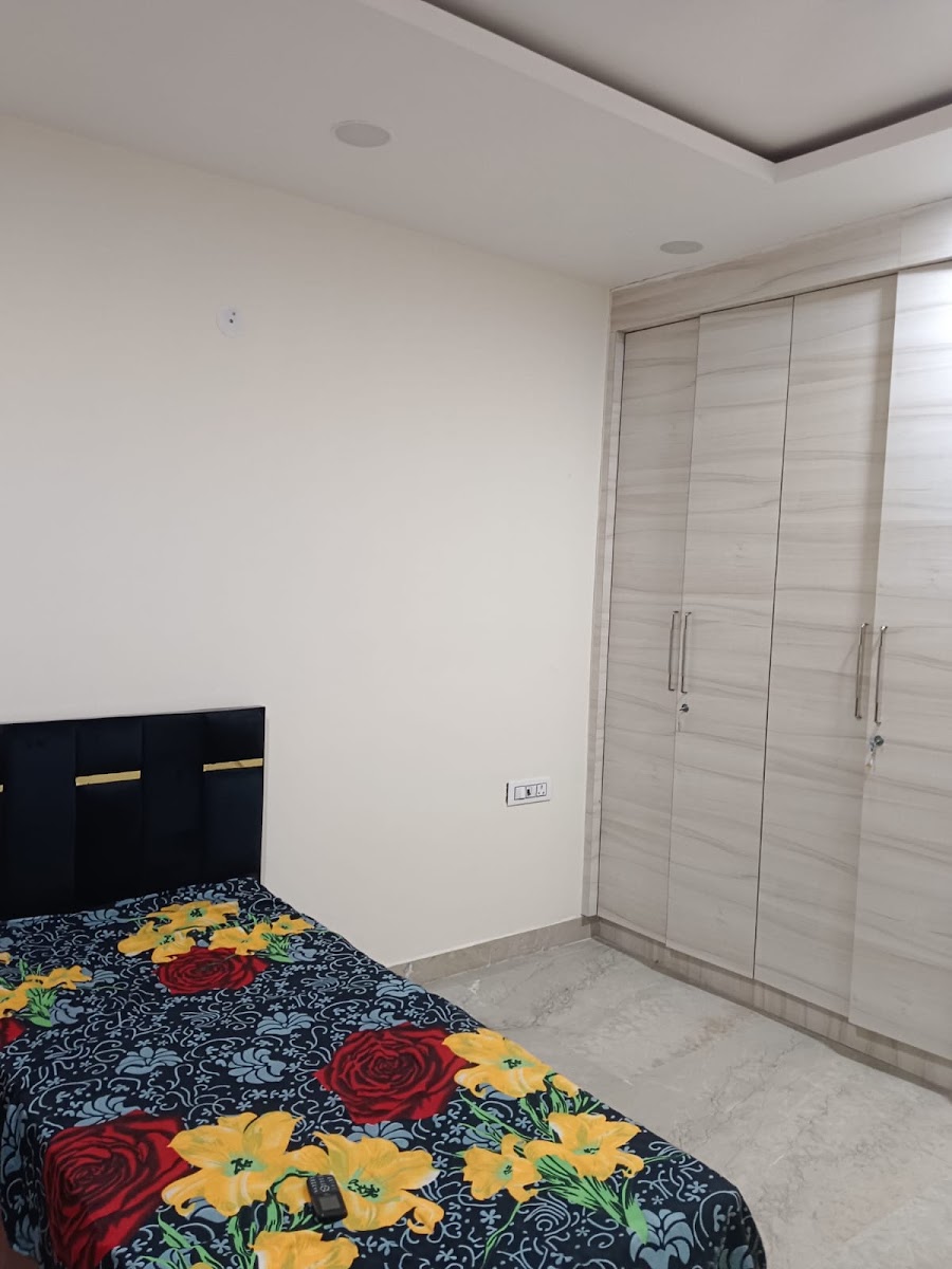 5 star Hostel preview 1