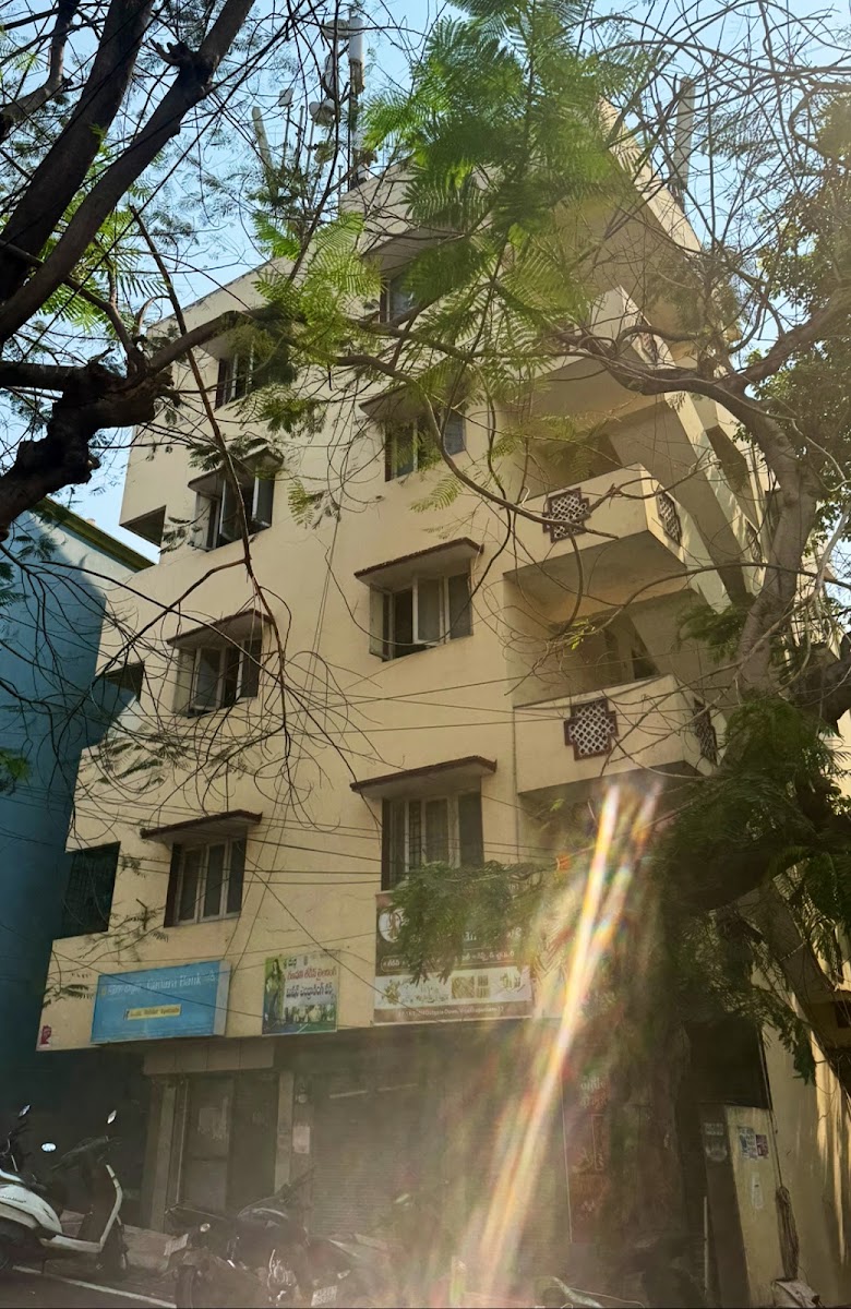 Lucky Ladies Hostel preview 1