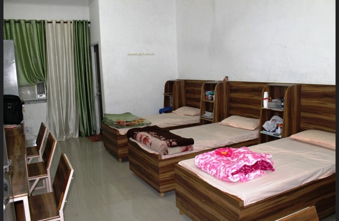 seven heaven boys and girls hostel – Co-ed in Patna preview photo 1