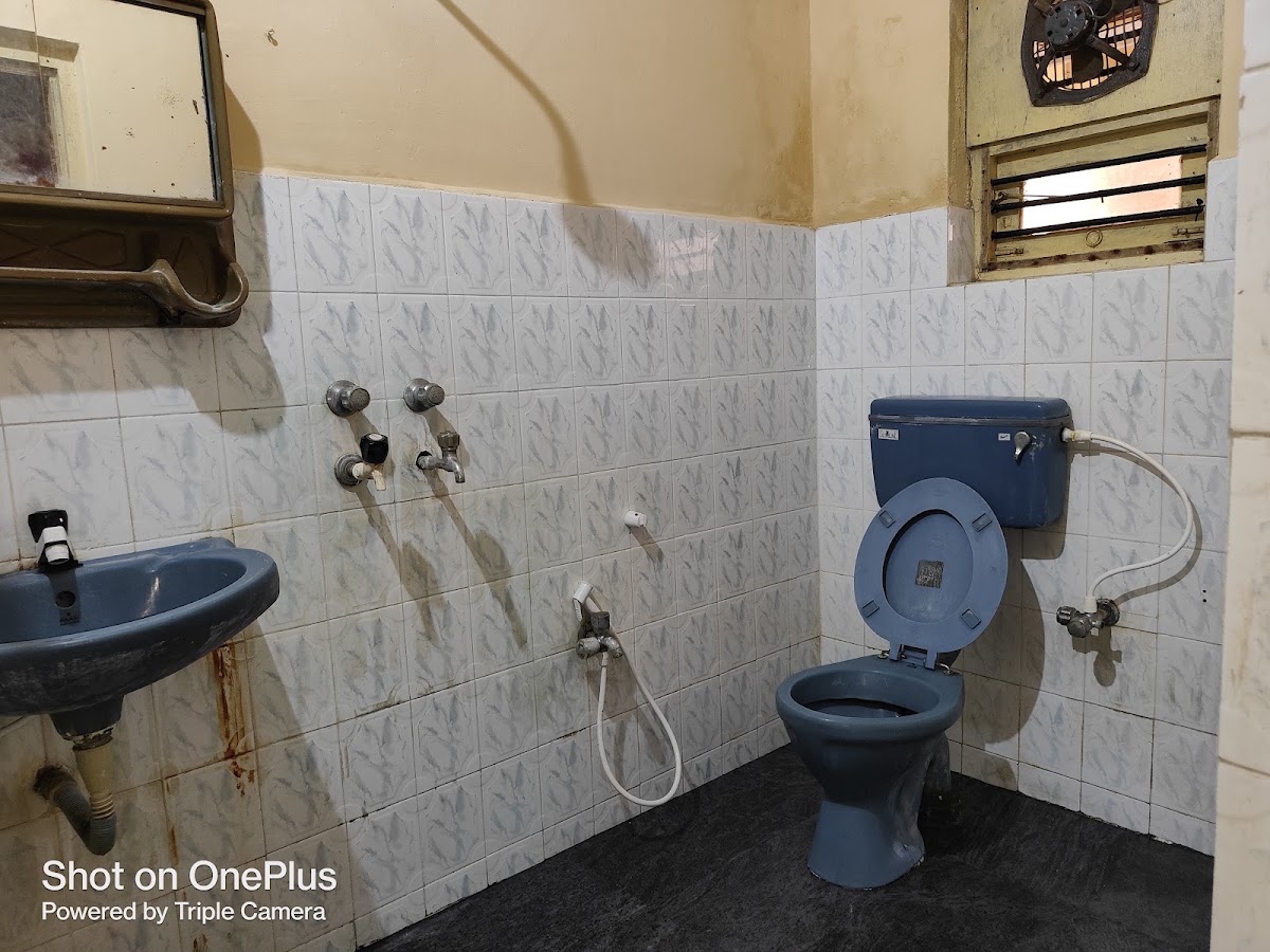 MODERN DLX BOYS / LADIES HOSTEL preview 2
