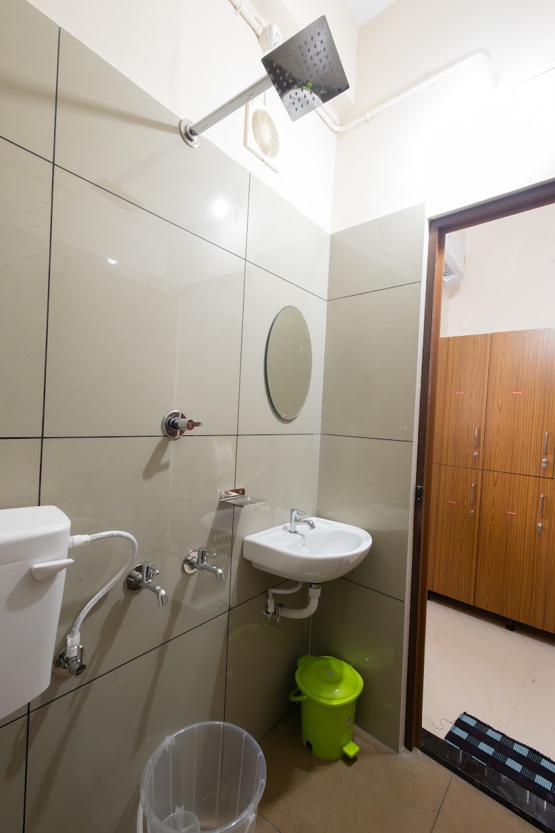 Veedu & Co Campus | Ladies Hostel in Thevara – Girls PG in Kochi preview photo 1