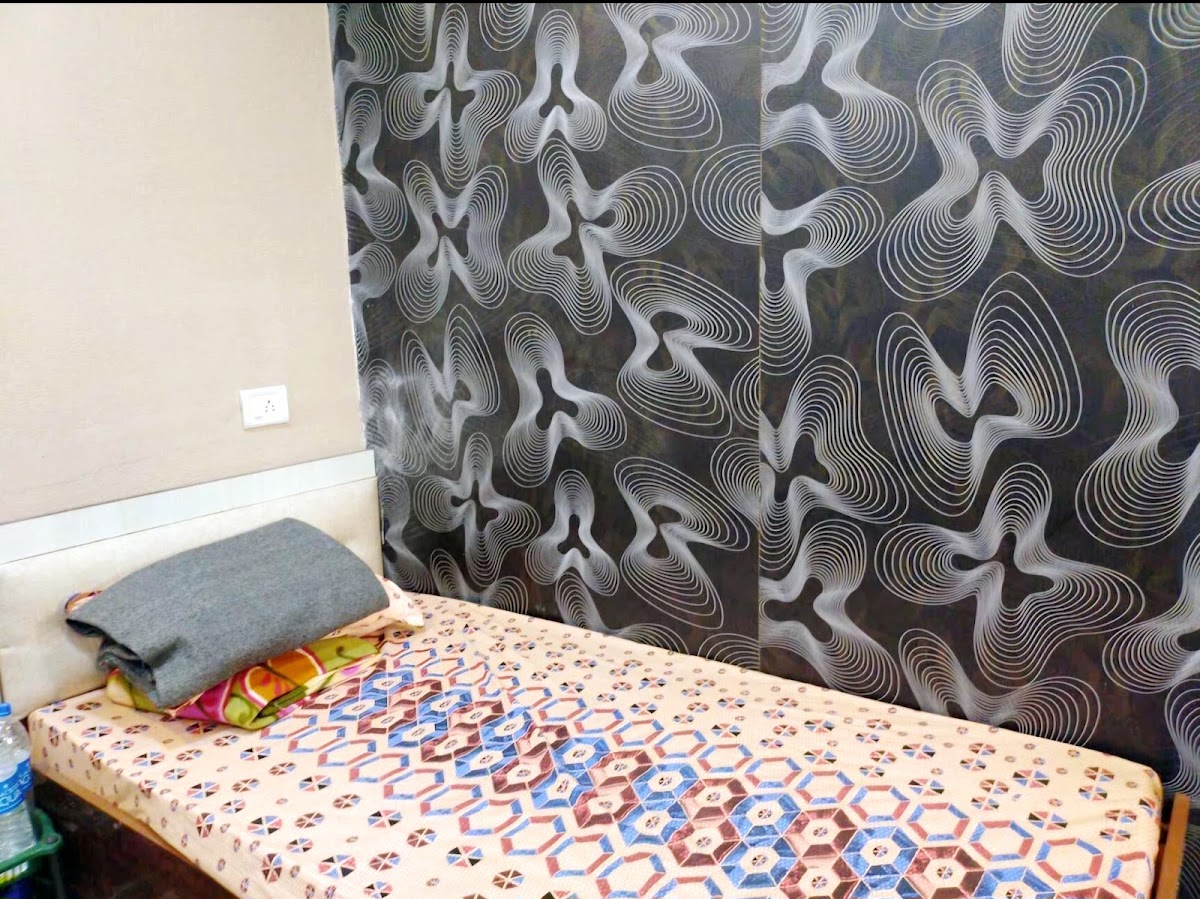 SOLANKI PG Hostel for boys in Goregaon west preview 1
