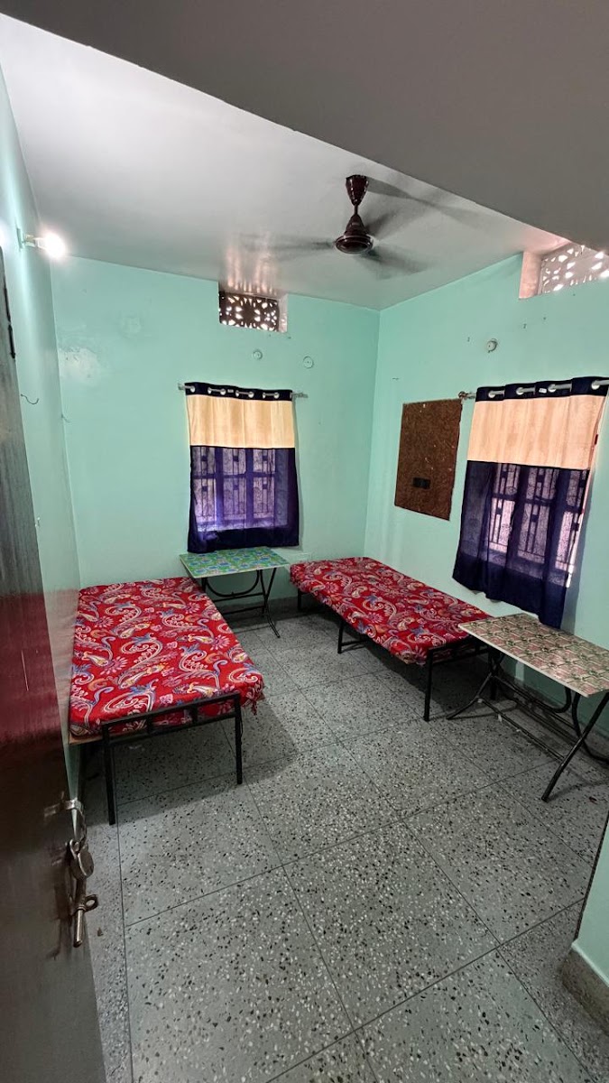 Aadarsh Girl's Hostel – Girls PG in Patna preview photo 1