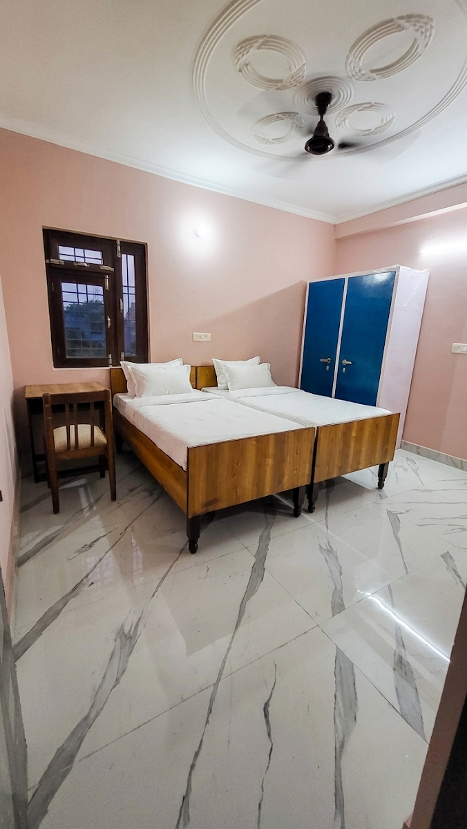 Rudra PG in Noida Sector 135- PG for Girls & Boys preview 1