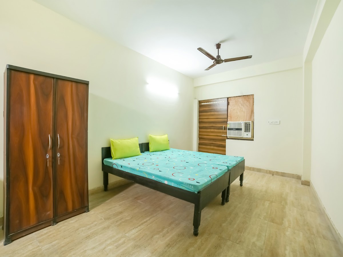 Zolo Legend PG in Sector 104 Noida | Unisex PG preview 1