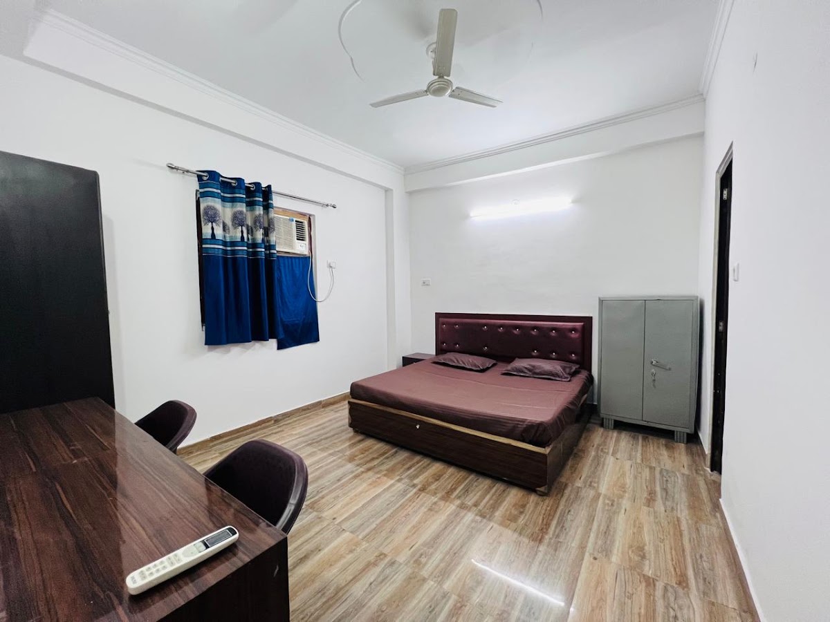 Mishra PG House M-42 - Best Boys Hostel in Noida preview 1