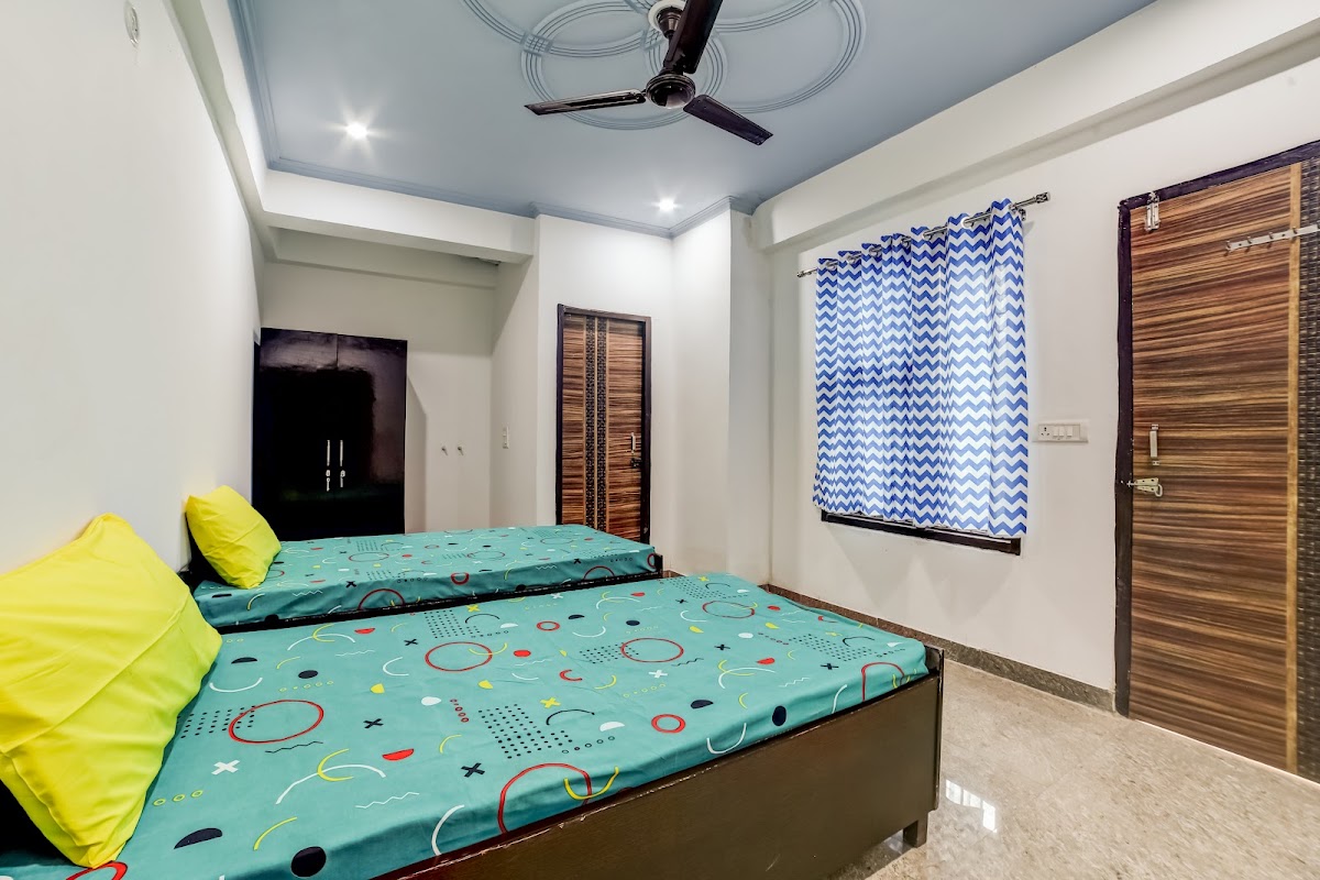 Zolo Mantra PG in Mamura Noida preview 1