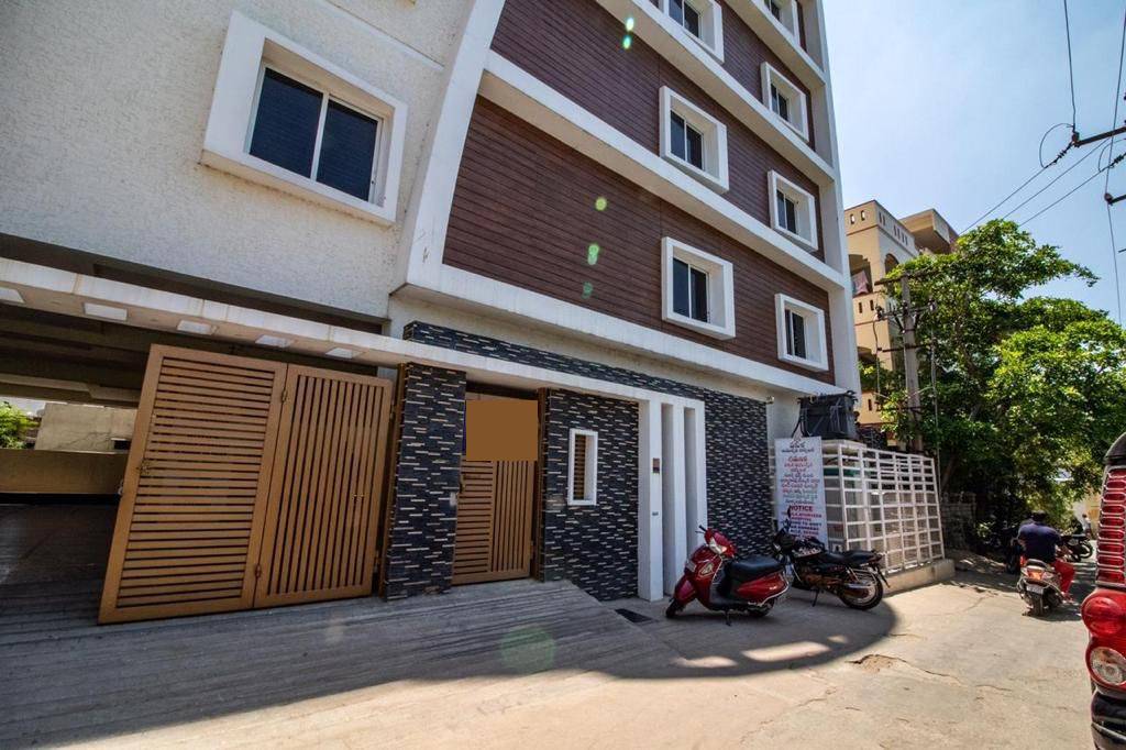 SRN Women's Hostel – Girls PG in Tirupati photo 1