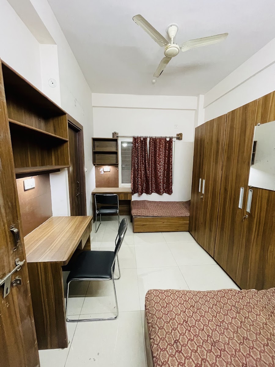 Crown Palace Girls Hostel preview 2