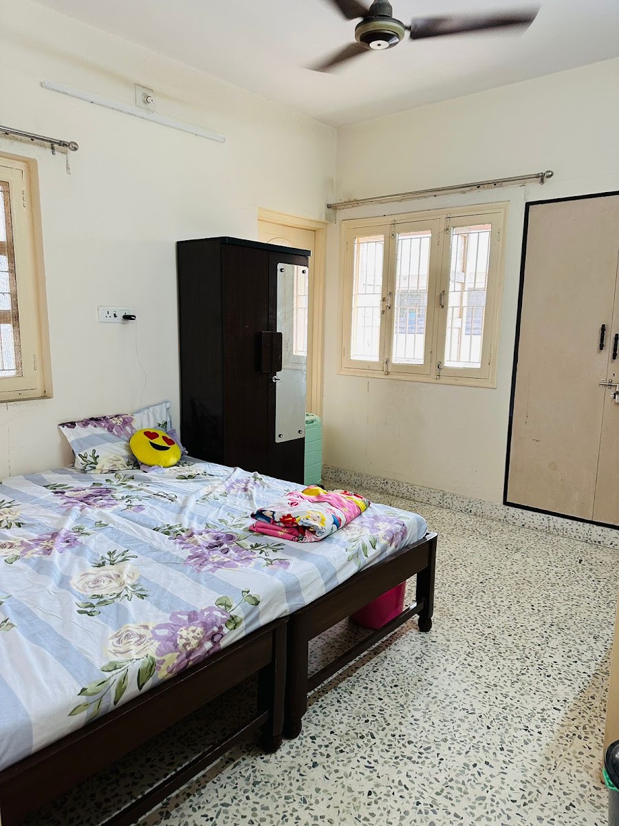 Happy girls PG in Vadodara – Girls PG in Vadodara preview photo 2