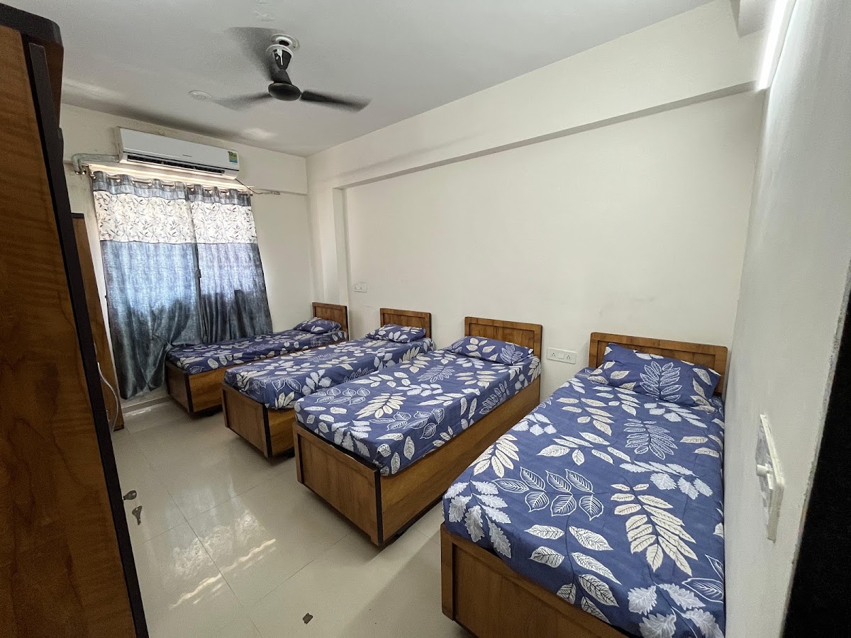 UNISTAYS - LUXURY ACCOMODATION FOR GIRLS preview 1