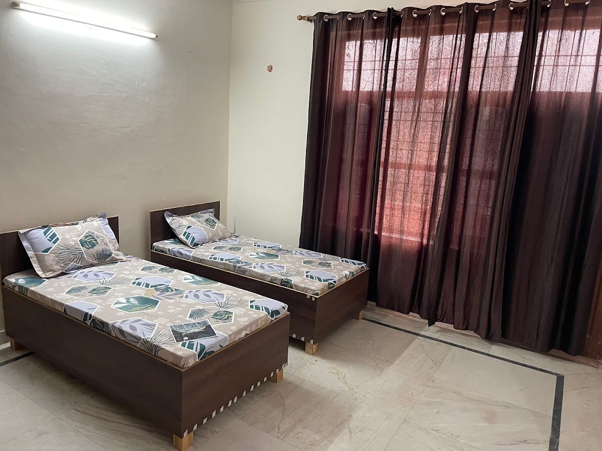 Pg in Sector 20 Gurgaon preview 1