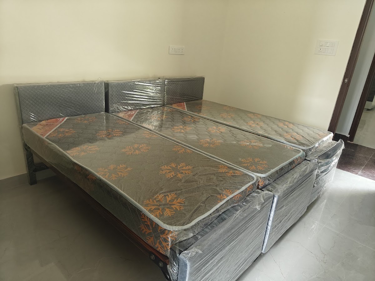 VARA GRAND ULTRA PREMIUM WOMEN'S PG/HOSTEL preview 2