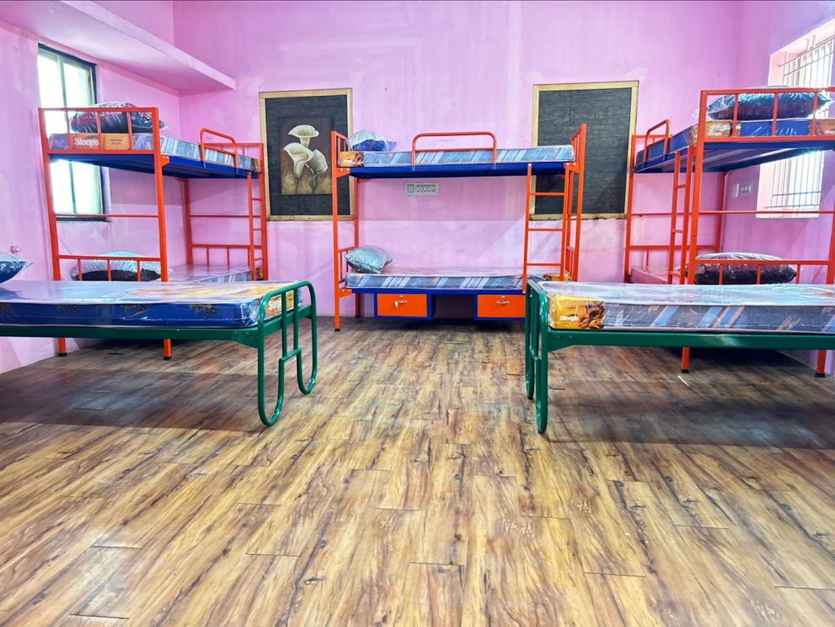Sleepee Stay - Mens Hostel - PG