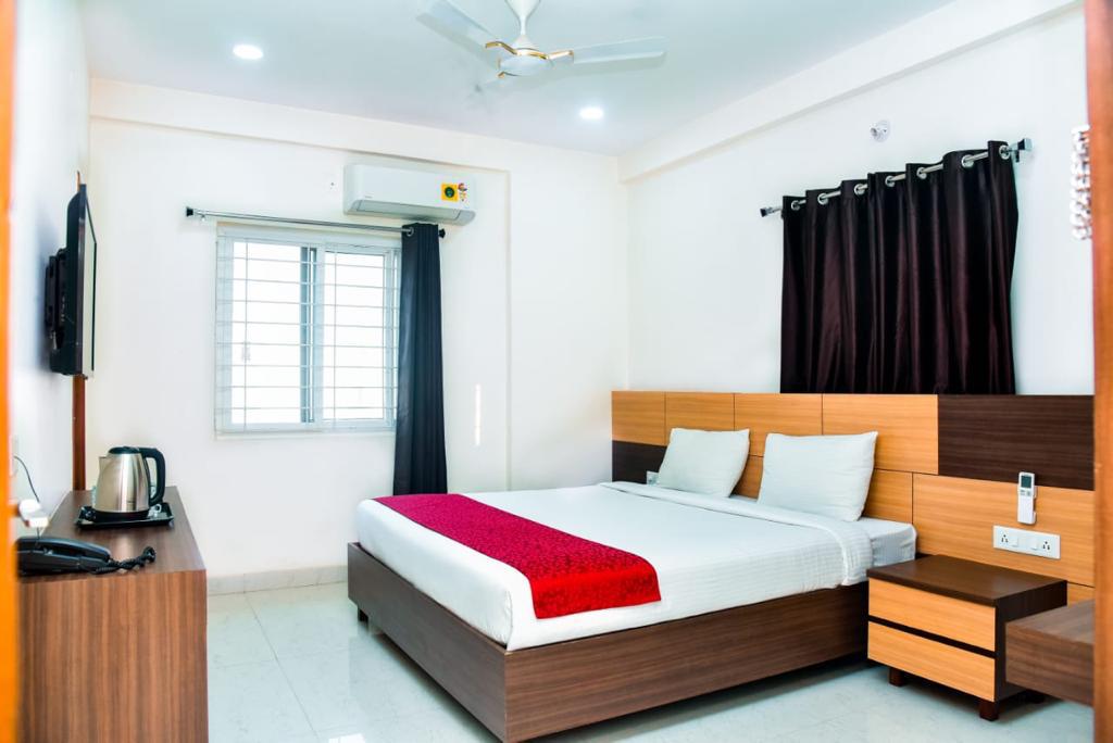 RRR Inn Guest Rooms & PG for Co-Living – Co-ed in hyderabad preview photo 1