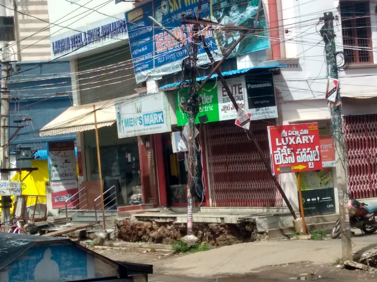 Sri padmavthi Luxury Ladies hostel (Lakshmis Main Branch)