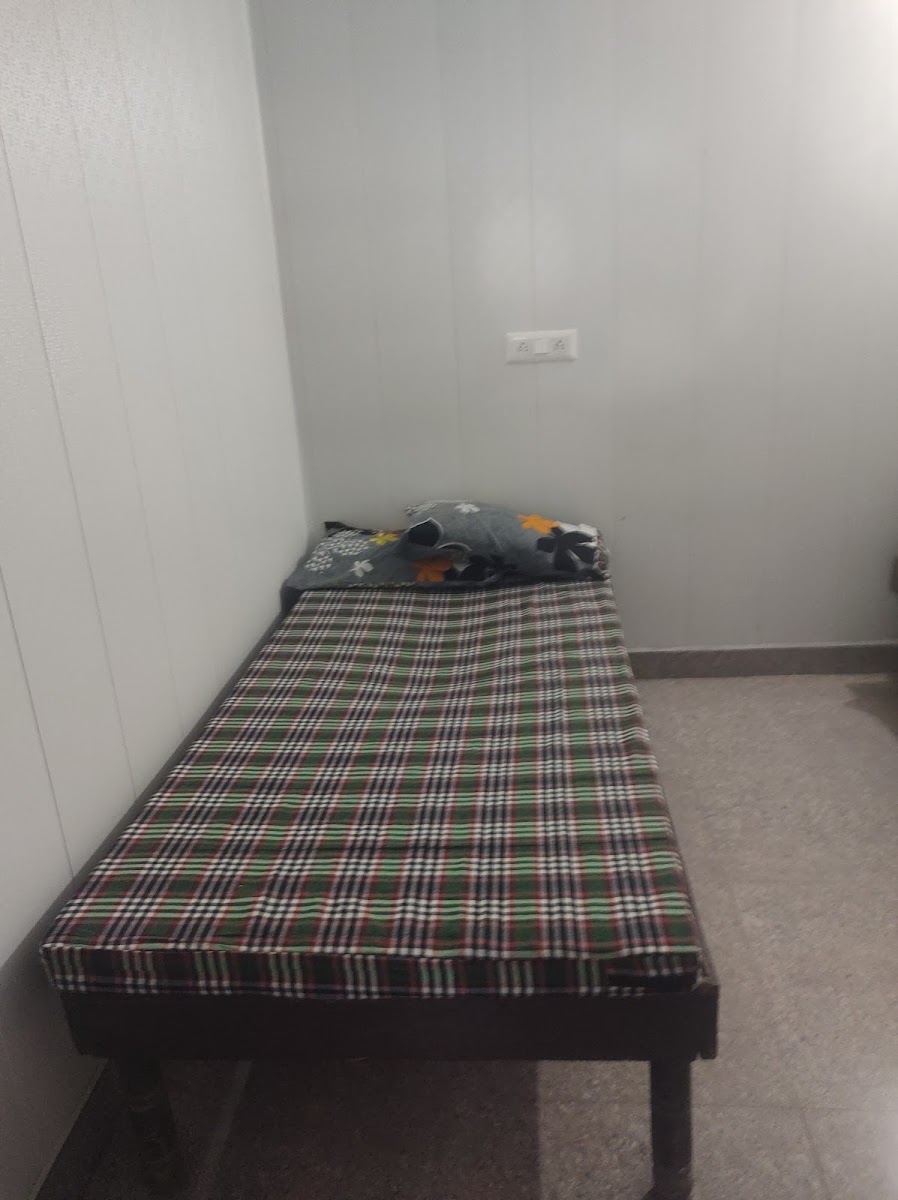 BOYS PG.FAMILY ROOMS – Boys PG in Gurugram preview photo 2
