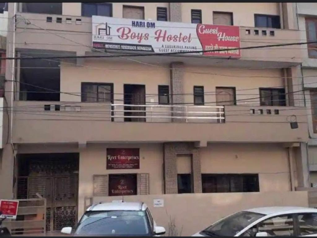 HARI OM BOYS HOSTEL AND GUEST HOUSE, M.P. NAGER