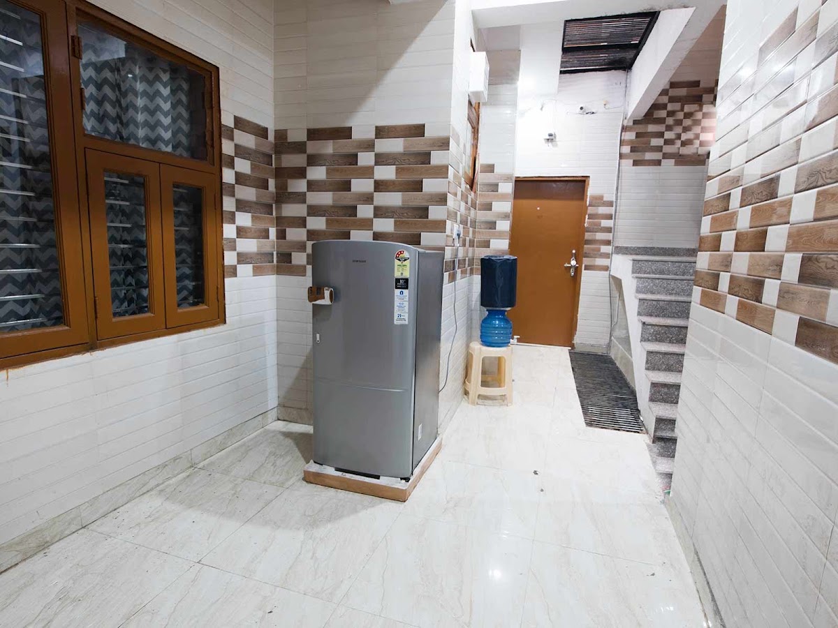 Zolo Mansion - PG in Sector 17 Gurgaon preview 2