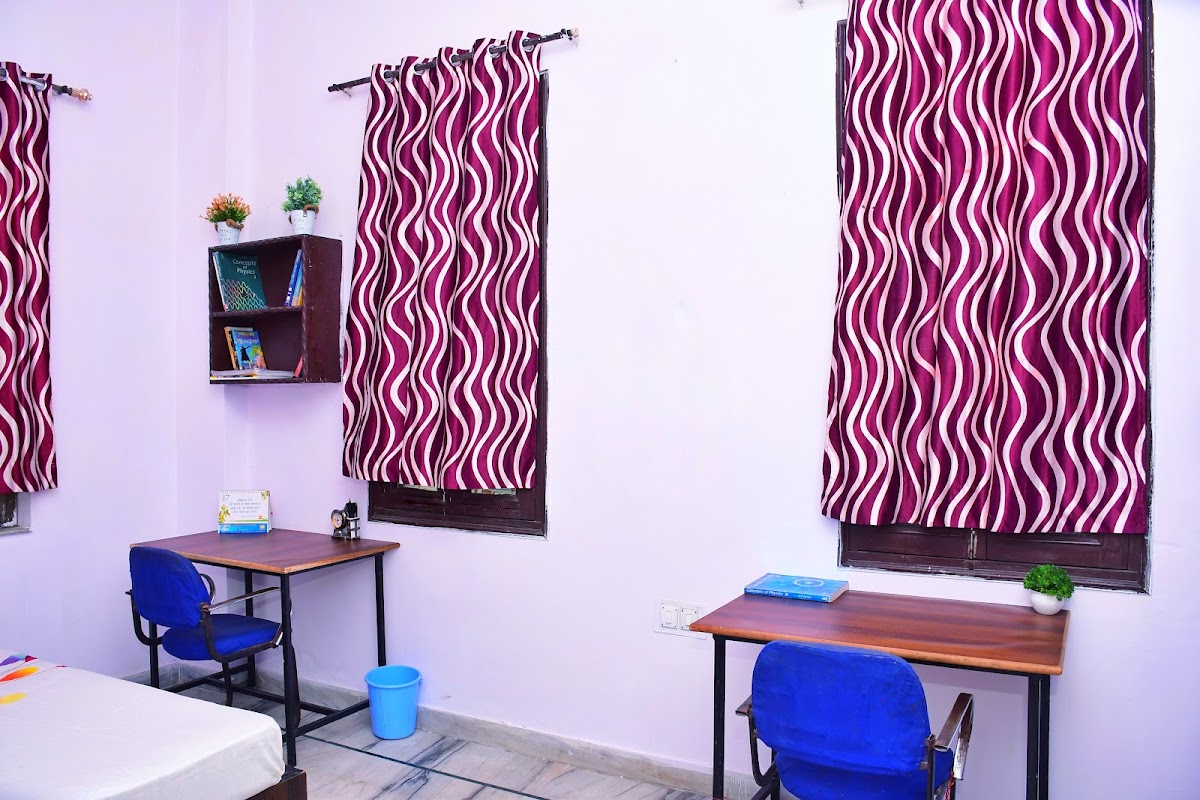 Paras International girls Hostel – Girls PG in Kota preview photo 2