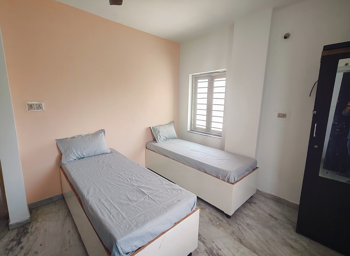 ADLiving | Boys PG | CG Road Navrangpura