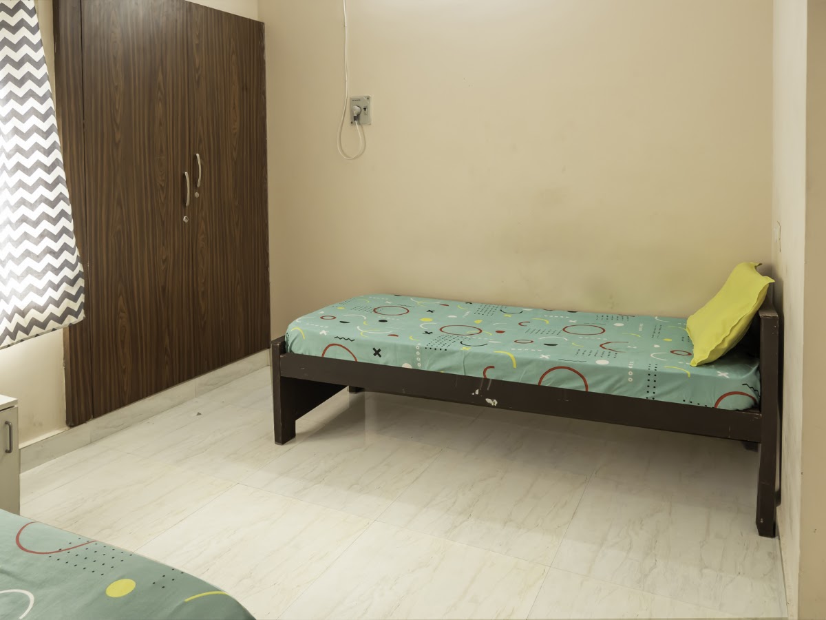 Zolo Rozzby – Co-ed in Chennai preview photo 1