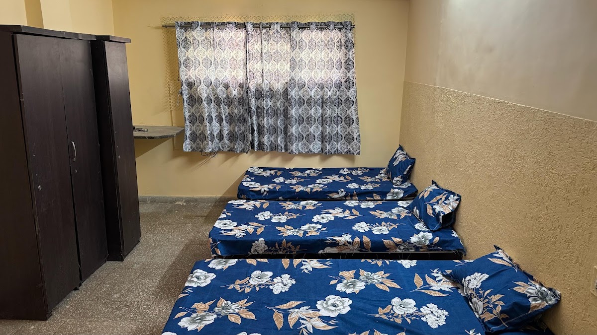 R Living Paying Guest – Vastrapur & Thaltej PGs (Boys Pg) – Boys PG in Ahmedabad preview photo 1