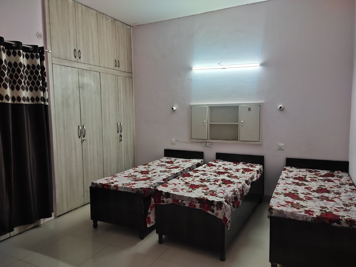 Comfort pg in Noida Boys Girls – Co-ed in Noida preview photo 2