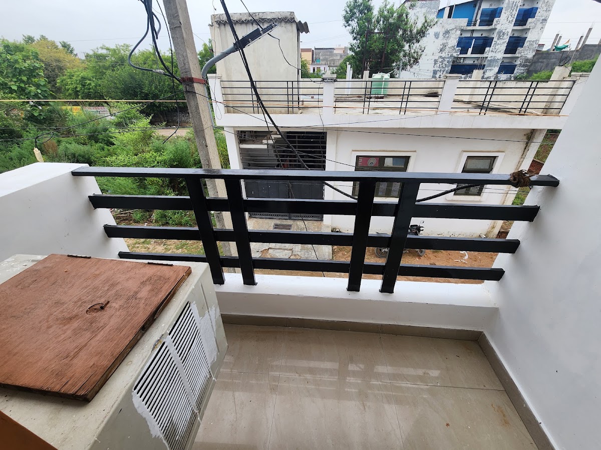Sunrise Boy'S PG & Hostel in Chinhat
