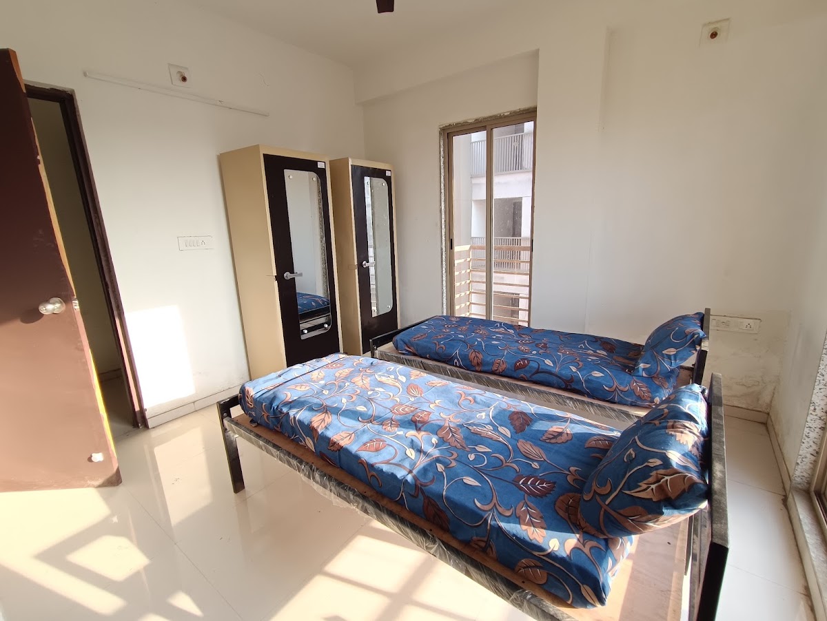 Mukta Apartment pg service | Luxurious Boy's Hostel in Paldi | Best Boys PG In Paldi preview 1