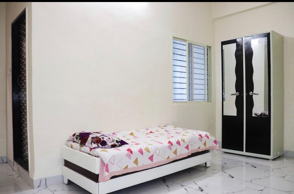 Divine Girls Hostel preview 1