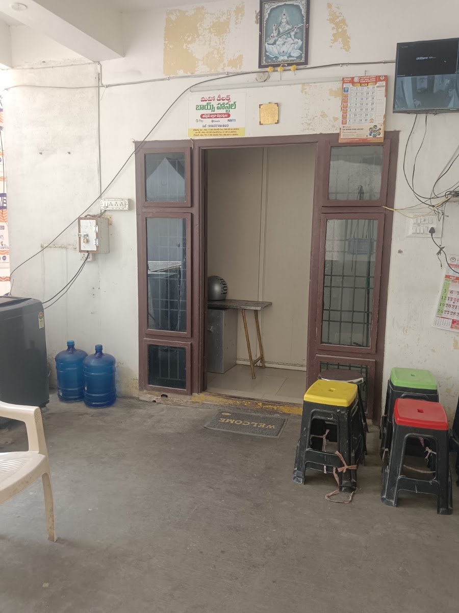 Maha Delux Boys Hostel – Boys PG in Guntur preview photo 1