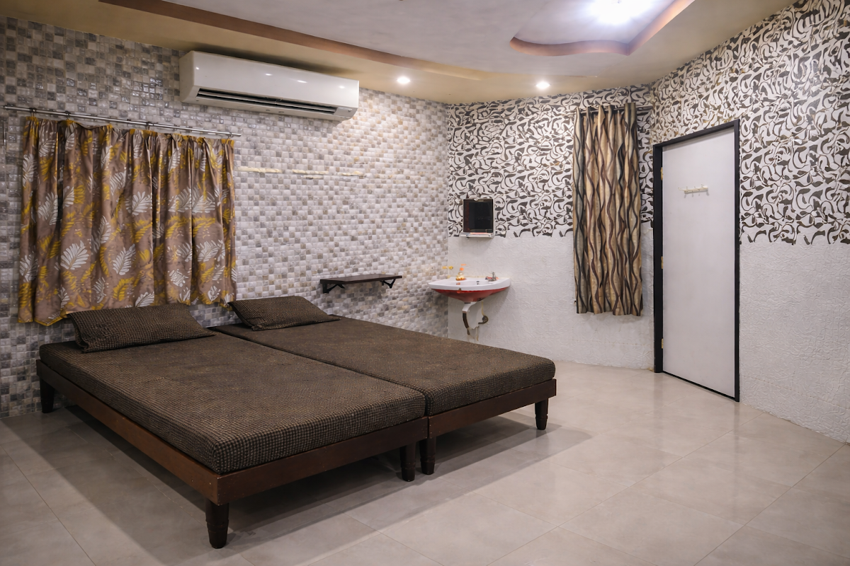 Shivam Hostel and PG in Rajkot, Paying Guest Accommodation, Hostel in Rajkot, University Road, Boys Hostel in Kalawad Road – Boys PG in Rajkot preview photo 1