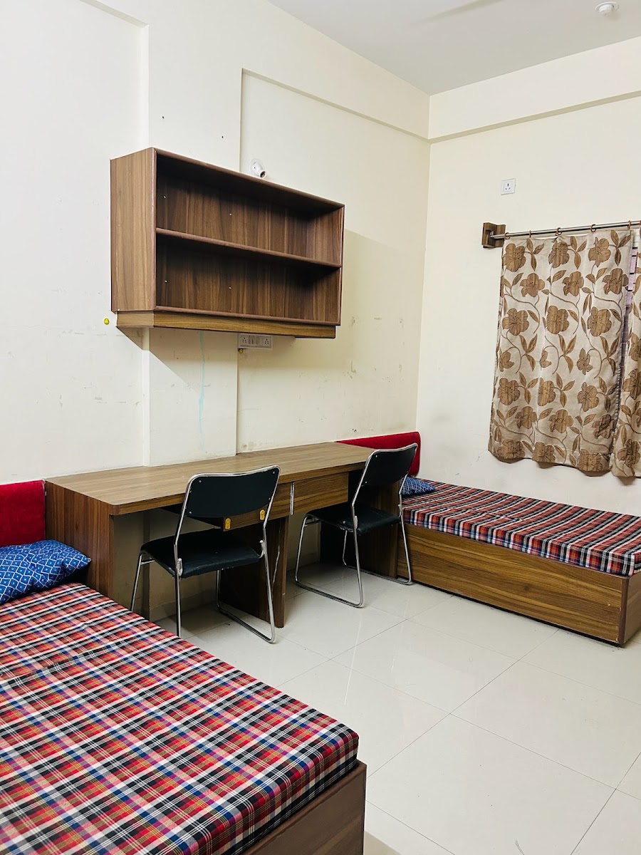 Crown Palace Girls Hostel preview 1