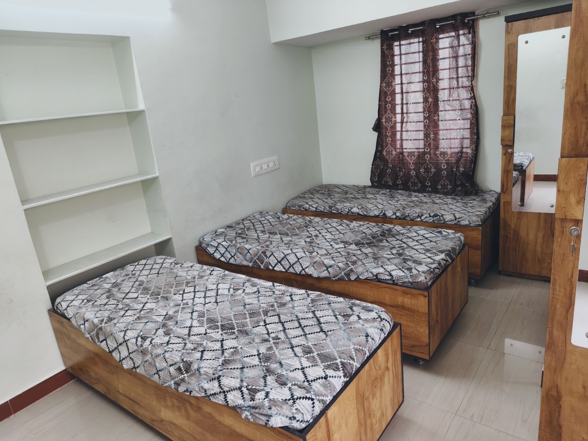 The Geeta Boys PG & Hostel – Boys PG in Gandhinagar preview photo 1