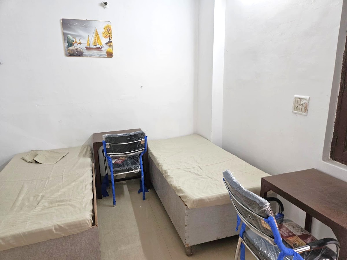 Bed & Bond Premium Boys & Girls PG Noida 58 – Co-ed in Noida preview photo 1