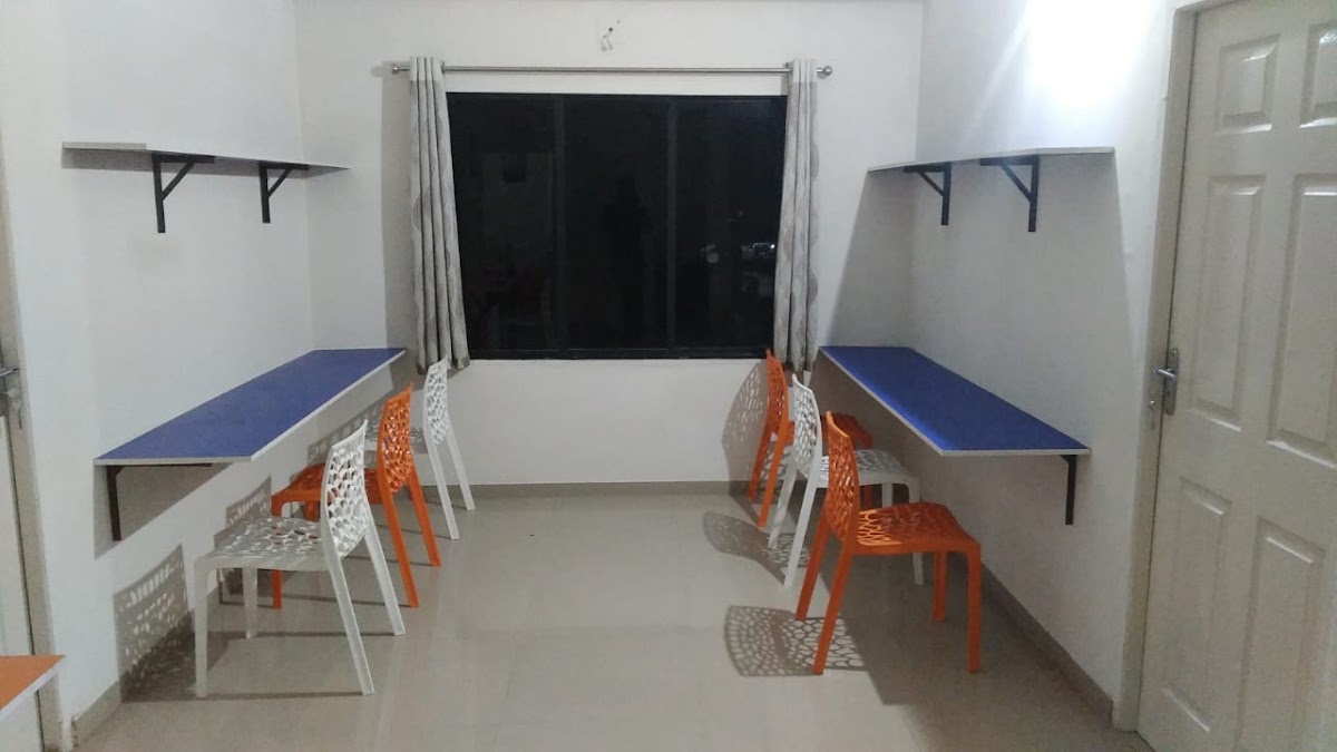 RoomPe Girls Hostel - PG in Vasna Bhayli Navrachana University preview 2