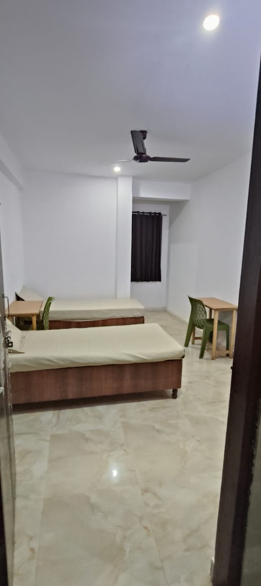 Bed & Bond Premium Boys & Girls PG Noida 58 – Co-ed in Noida preview photo 2