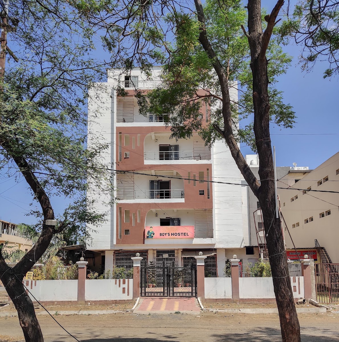 Solitaire Inn Boys Hostel - Best hostel for boys