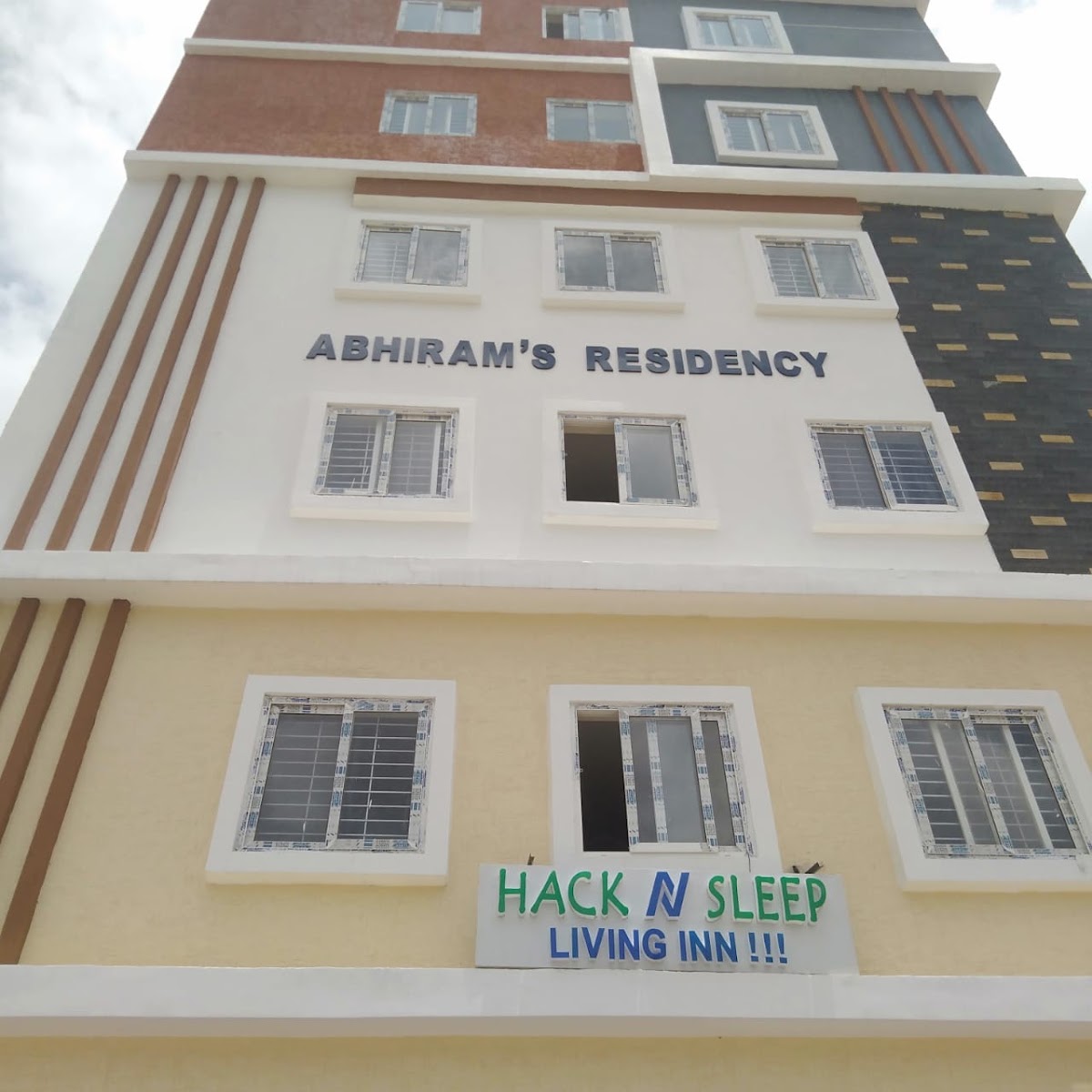 Hack N Sleep Living Inn & Women's PG – Girls PG in Hyderabad preview photo 1