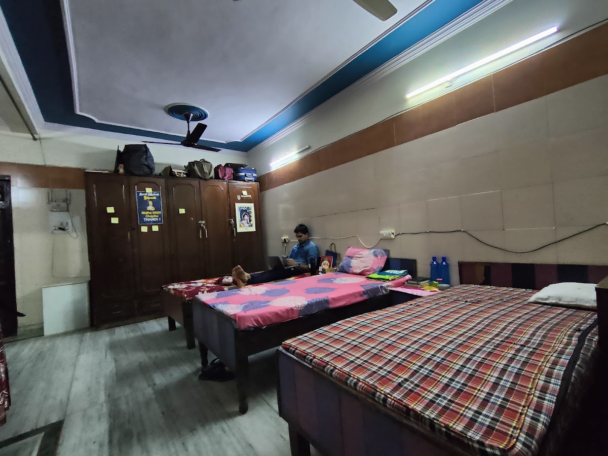 Homely Stay Boys PG in Noida sector 19 preview 1