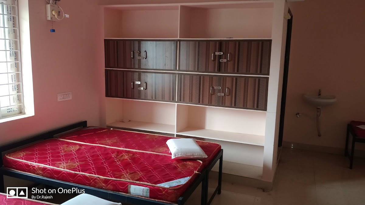 Sree Vigneshwara Executive Girls Hostel preview 1