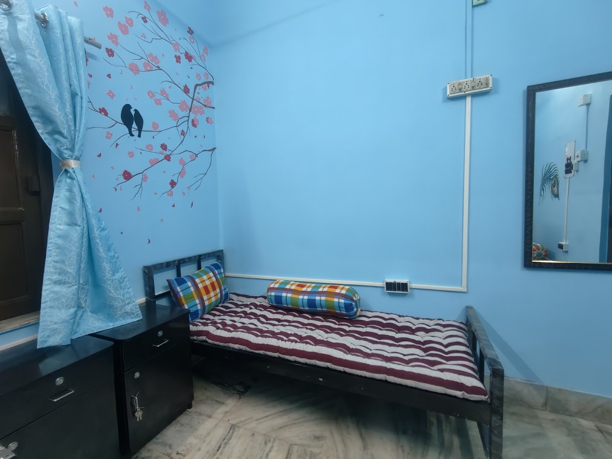 Mrinmoyee Girls Paying Guest House preview 1