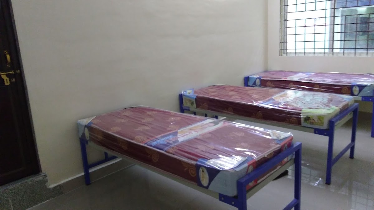 Smiles5 Girls Hostel preview 1