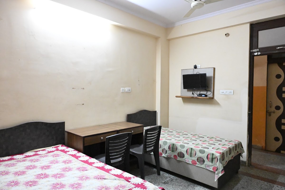 Paarijat Girls Hostel – Girls PG in Jaipur preview photo 1