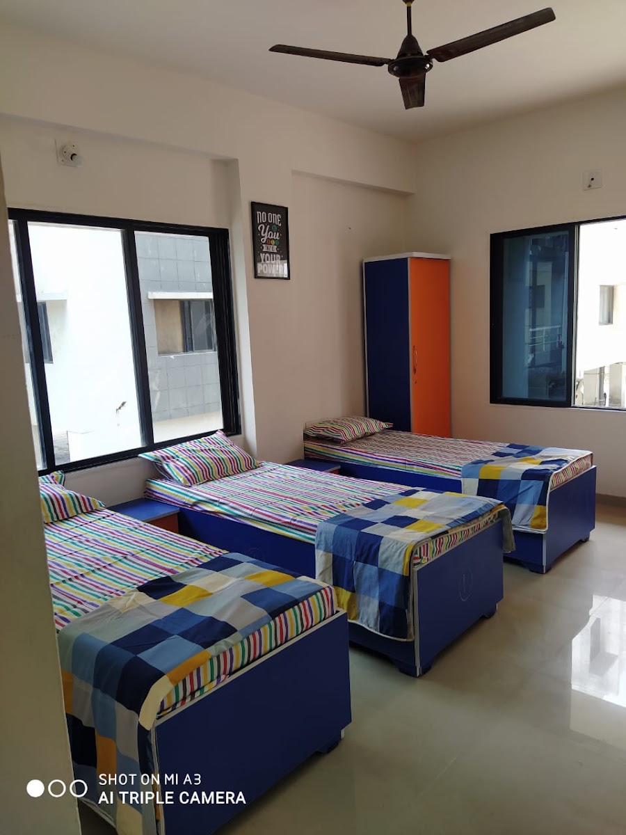 RoomPe Girls Hostel - PG in Vasna Bhayli Navrachana University preview 1