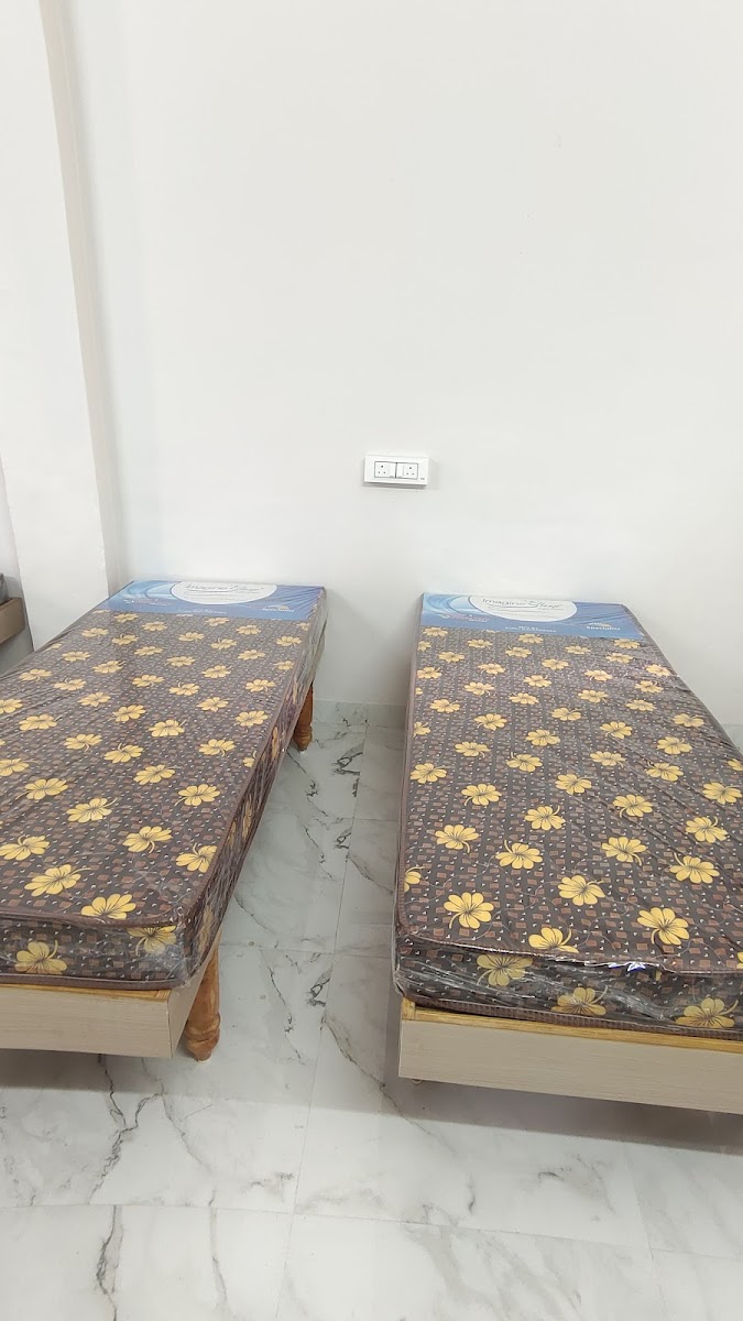 Divya PG - Athwagate, surat preview 2